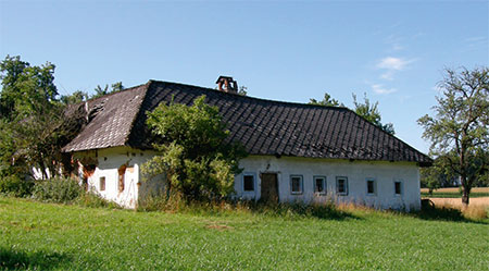 „Schreckenbergergut“ in Waldneukirchen - einhöhig, aus Stein und Ziegel gebaut, mit Ziegeldeckung. Der Hof zeigt den Zustand eines kleinbetrieblichen Anwesens.